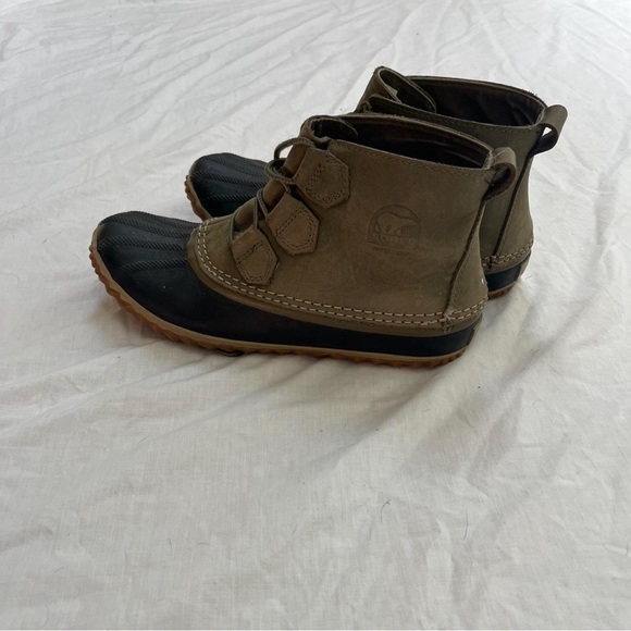 Sorel khaki green rain or snow boots, ankle duck boots - Picture 1 of 4